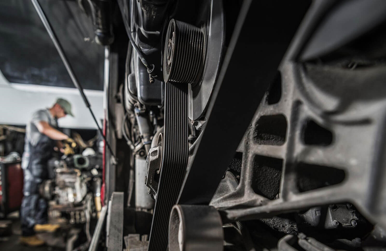 Peterbilt of Garden City service tech