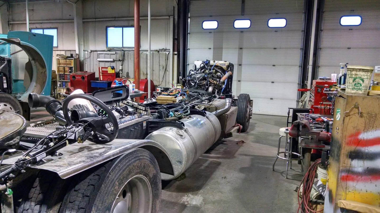 Peterbilt of Garden City service shop